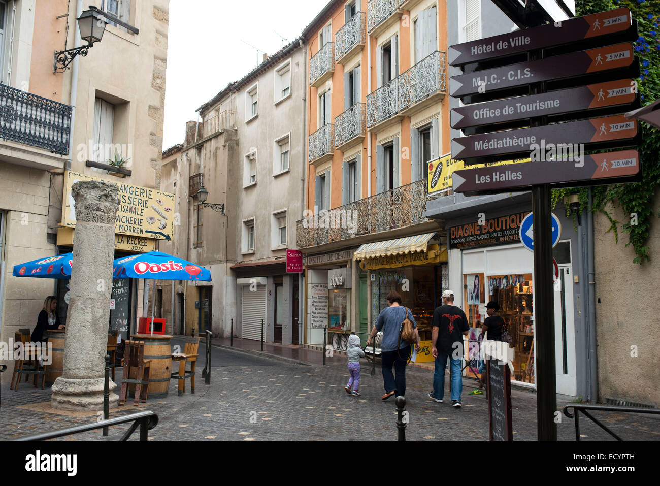 Place du Forum. Narbonne. Fußgängerzone in alte Stadt zentrale Narbonne. Süden von Frankreich. Die alte Stadt Narbonne Stockfoto