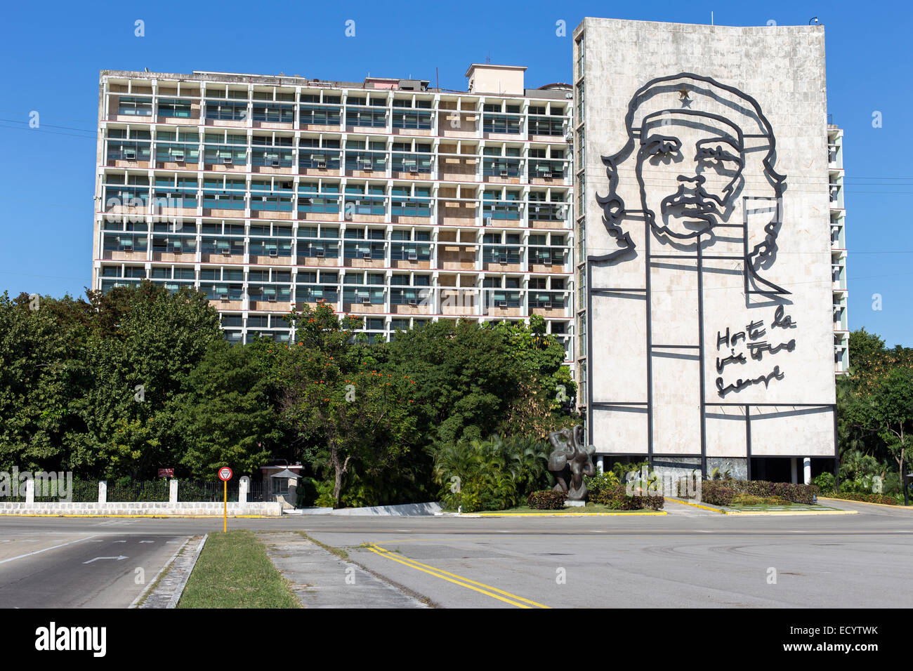 Ein Bild von Che Guevara auf ein Gebäude in Kuba, Havanna, Plaza De La Revolucion. Stockfoto