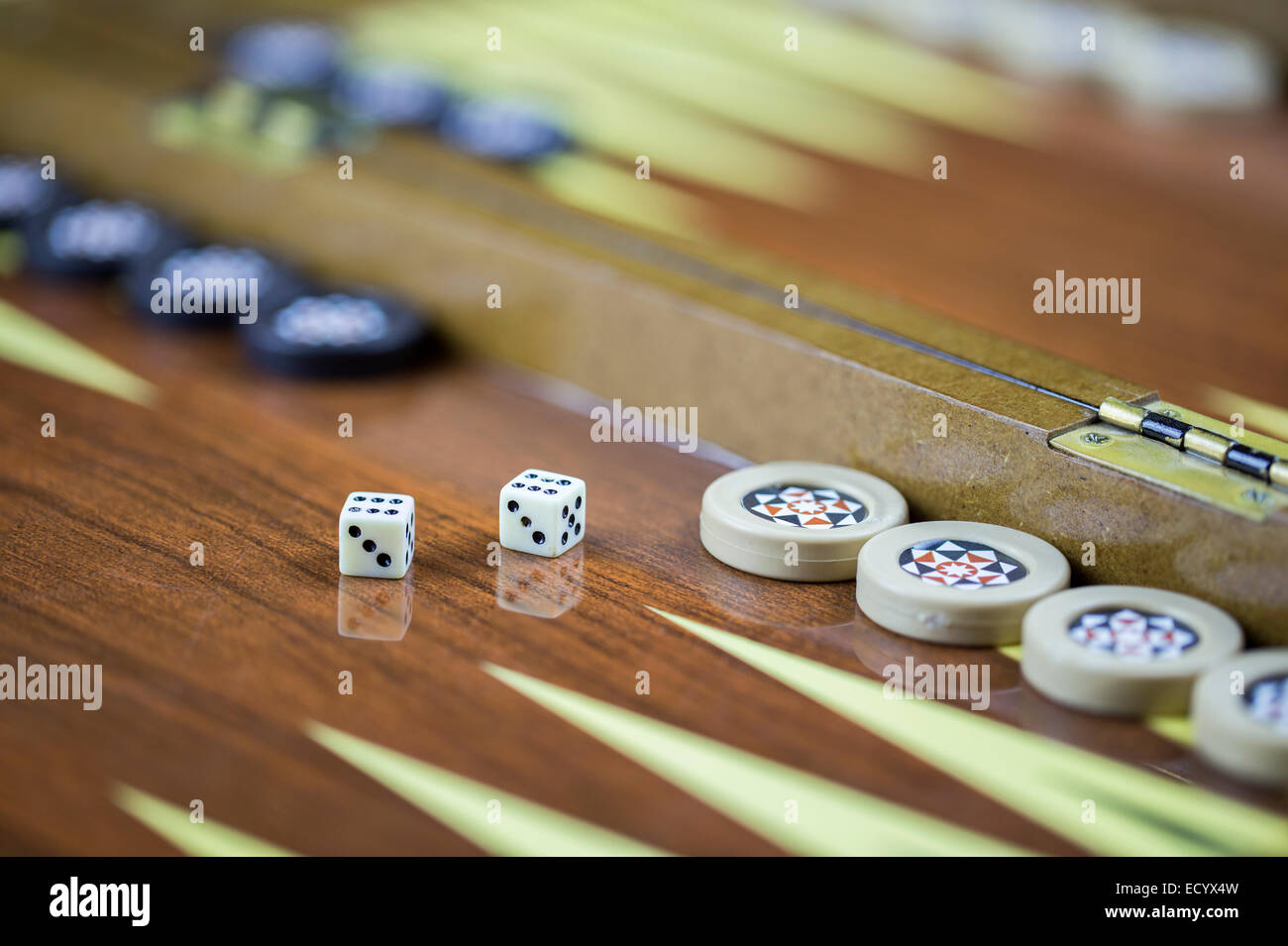 Backgammon-Tabelle und doppelte sechs Würfeln closeup Stockfoto