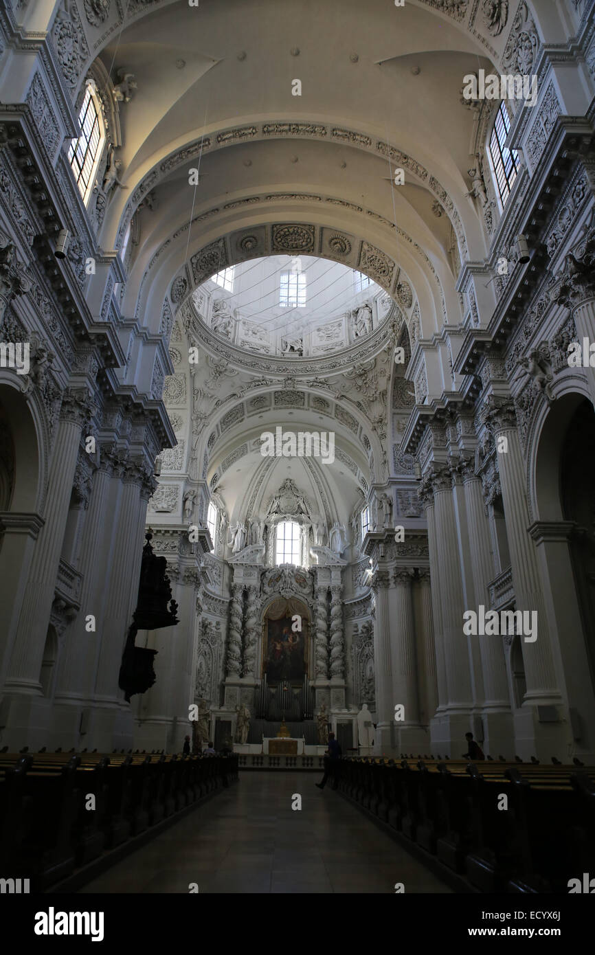 München Theatine Kirche innen Stockfoto