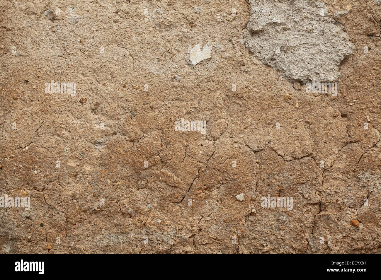 Alte Mauer mit rissigen Putz. Hintergrundtextur. Stockfoto