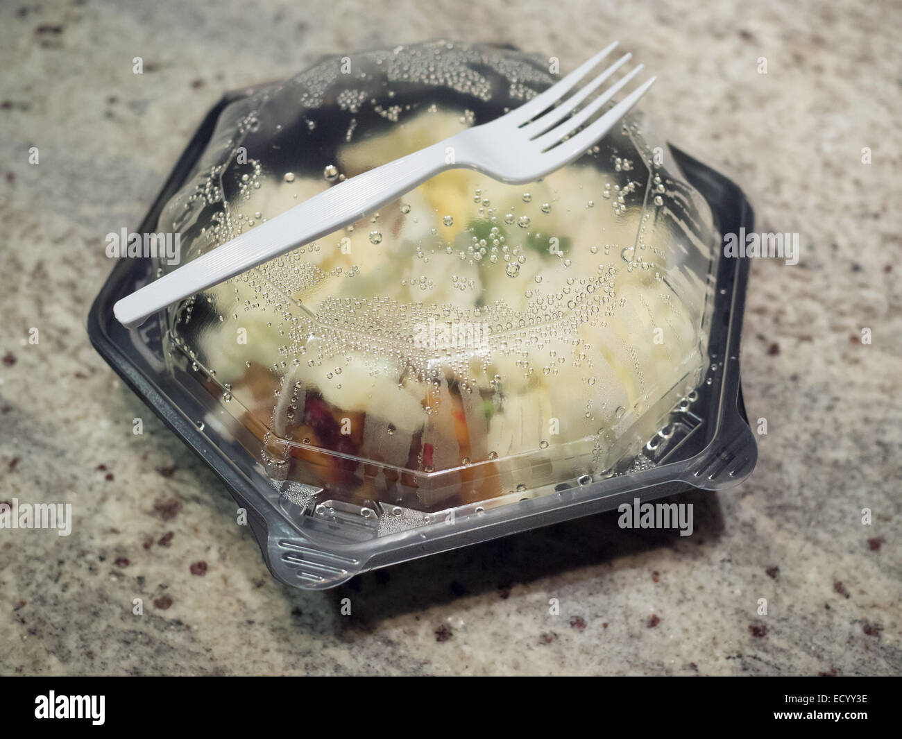 Kunststoff-Lebensmittel-Container herausnehmen Stockfoto