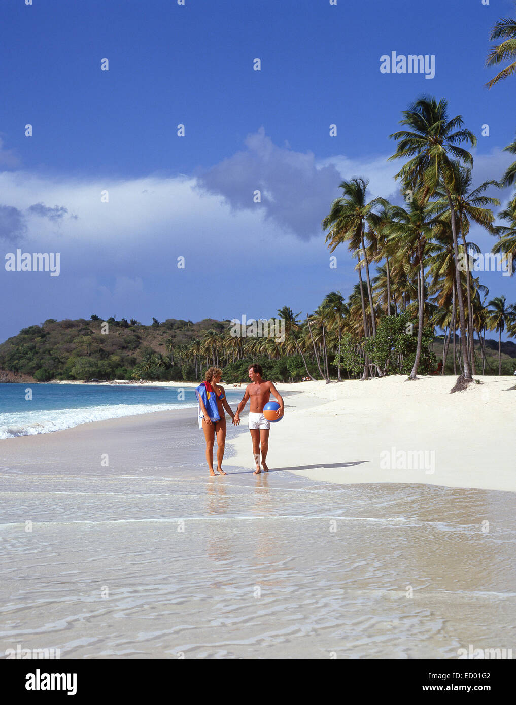 Paar am tropischen Strand, Antigua, Antigua und Barbuda, kleine Antillen, Karibik Stockfoto