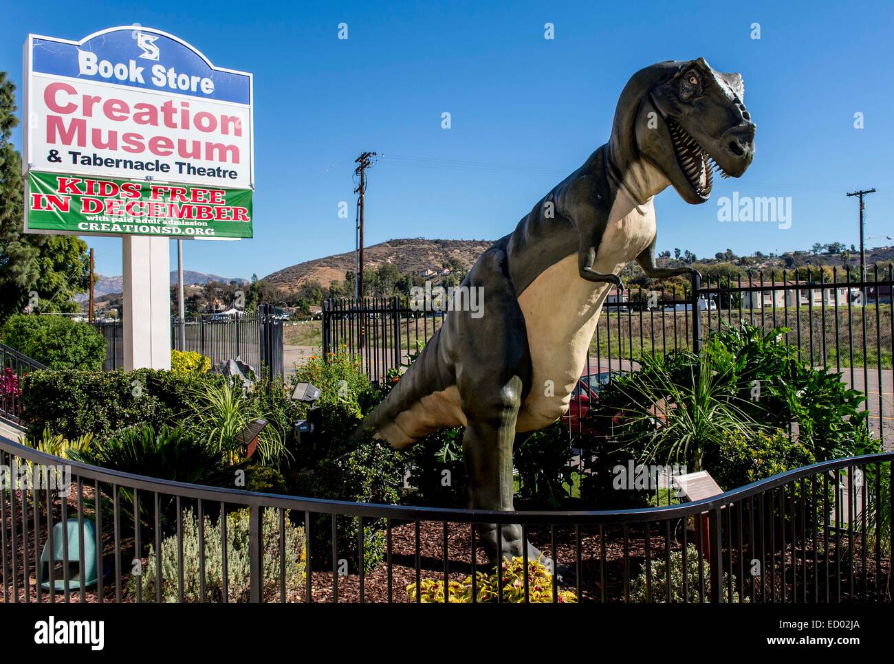 Santee, Kalifornien, USA. 22. Dezember 2014. Die Erstellung und Earth History Museum lehnt wissenschaftliche Beweise und verkündet, Kreationismus und Intelligent Design, die biblische Sicht, dass die Erde von Gott in sechs Tagen nicht mehr als 10.000 Jahren erschaffen wurde. © Brian Cahn/ZUMA Draht/Alamy Live-Nachrichten Stockfoto