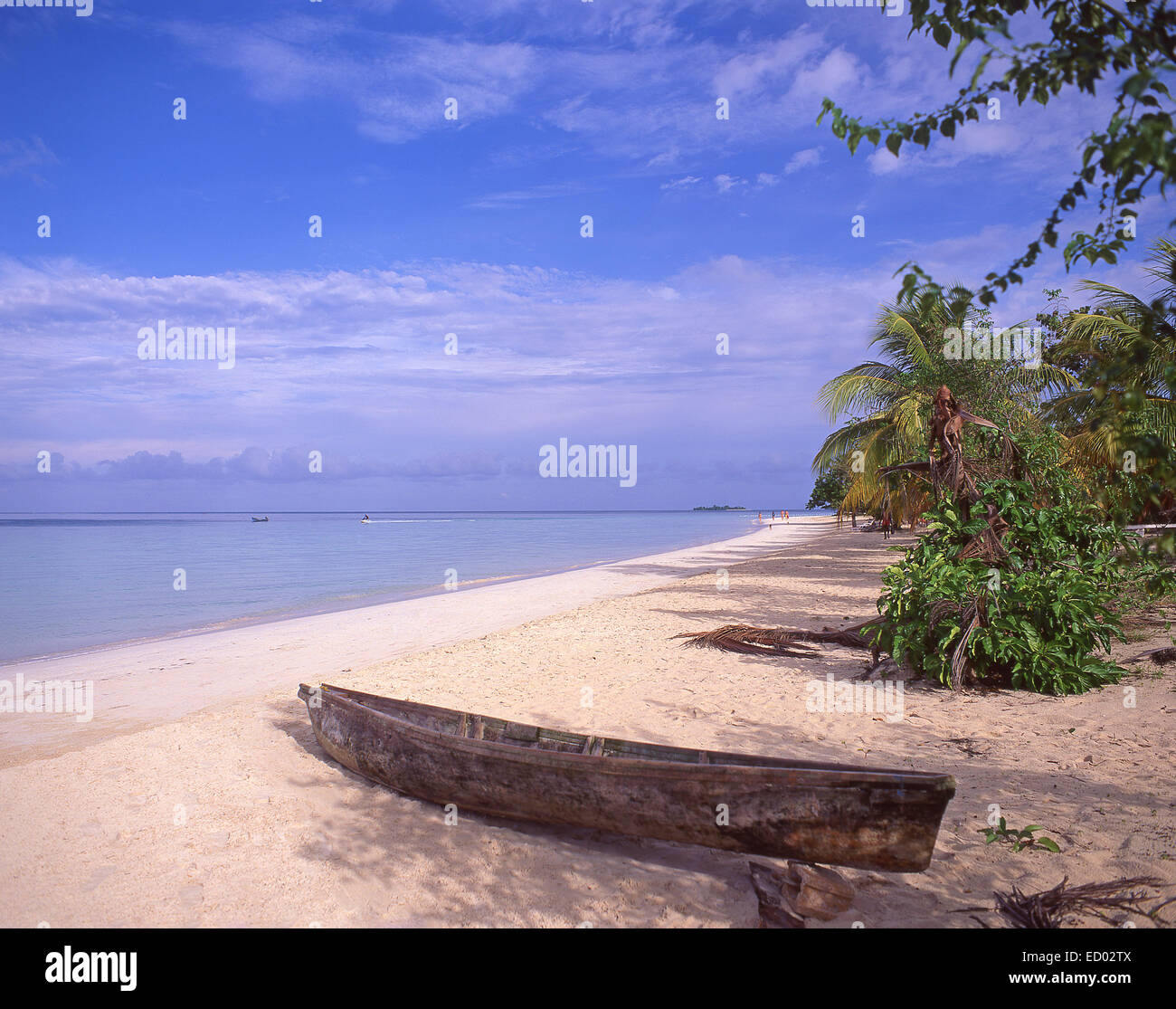 Einbaum auf Negril Beach, Negril, Westmoreland Parish, Jamaika, große Antillen, Karibik Stockfoto