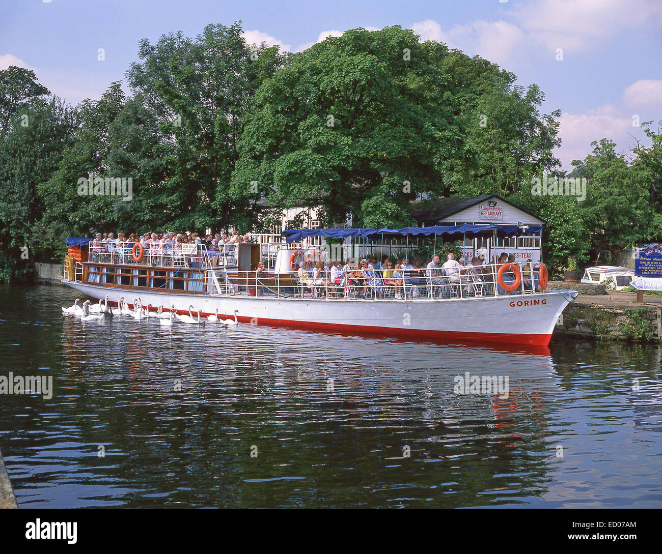 Salter Dampfer Bootsfahrt in Abingdon Brücke über Fluß Themse, Abingdon-on-Thames, Oxfordshire, England, Vereinigtes Königreich Stockfoto