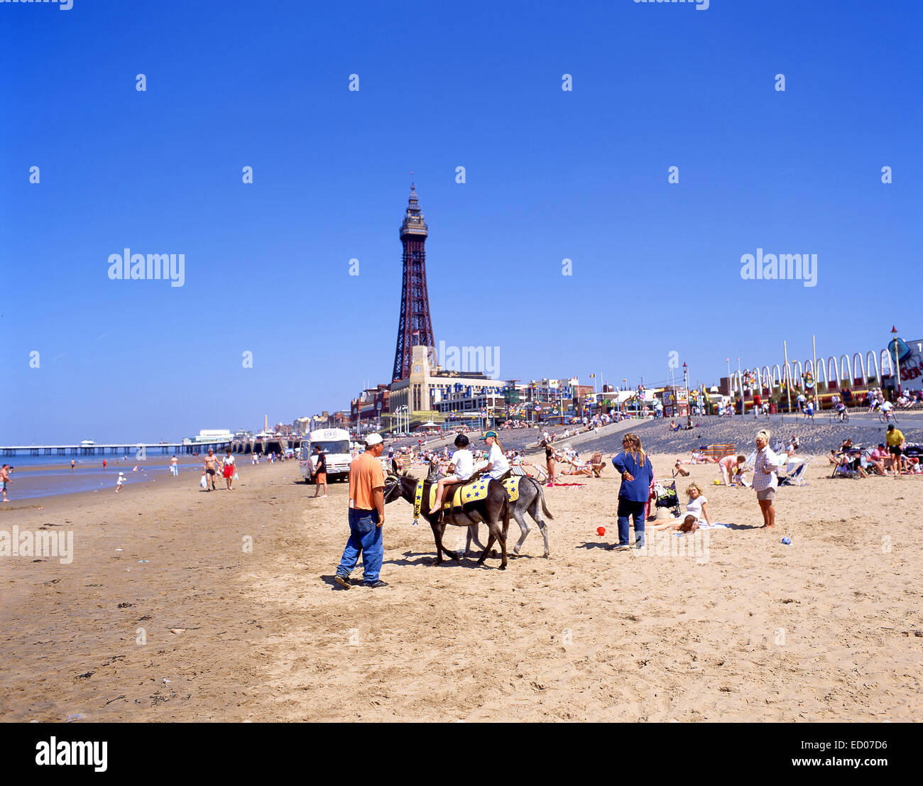 Eselreiten auf Blackpool Sands, Blackpool, Lancashire, England, Vereinigtes Königreich Stockfoto