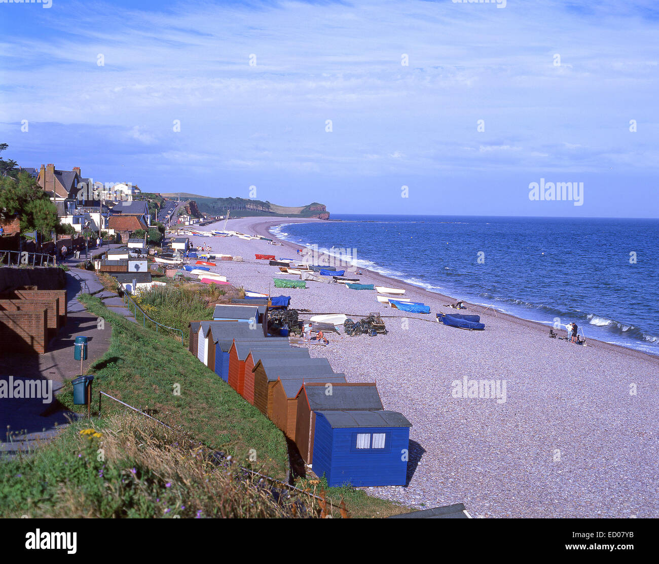 Blick auf Strand und Stadt, Budleigh Salterton, Devon, England, Vereinigtes Königreich Stockfoto