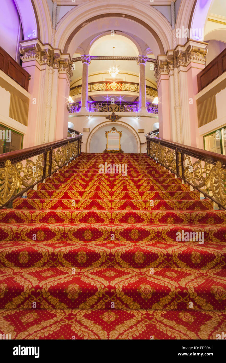 England, Yorkshire, Scarborough, das Grand Hotel, Innenansicht und der großen Treppe Stockfoto