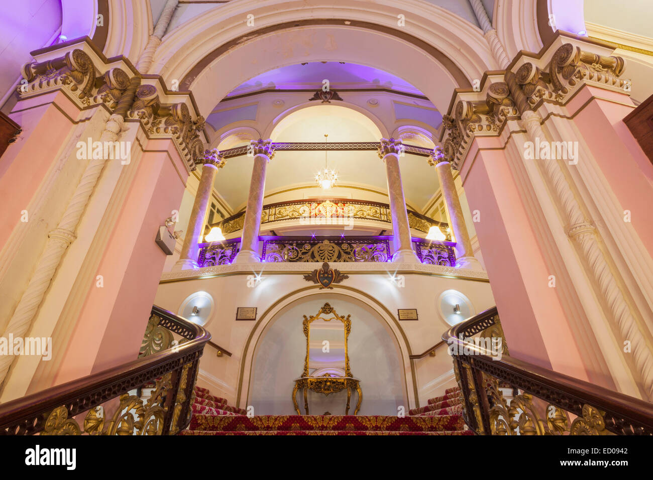 England, Yorkshire, Scarborough, das Grand Hotel, Innenansicht und der großen Treppe Stockfoto