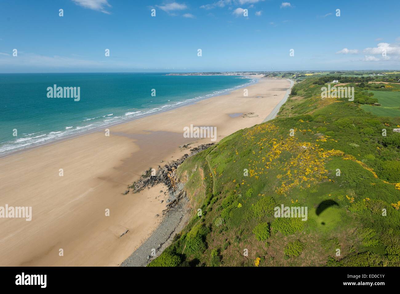 Frankreich, Côtes d ' Armor, Pleneuf Val Andre, Paragliding Flug von der Website von Ville Berneuf Stockfoto