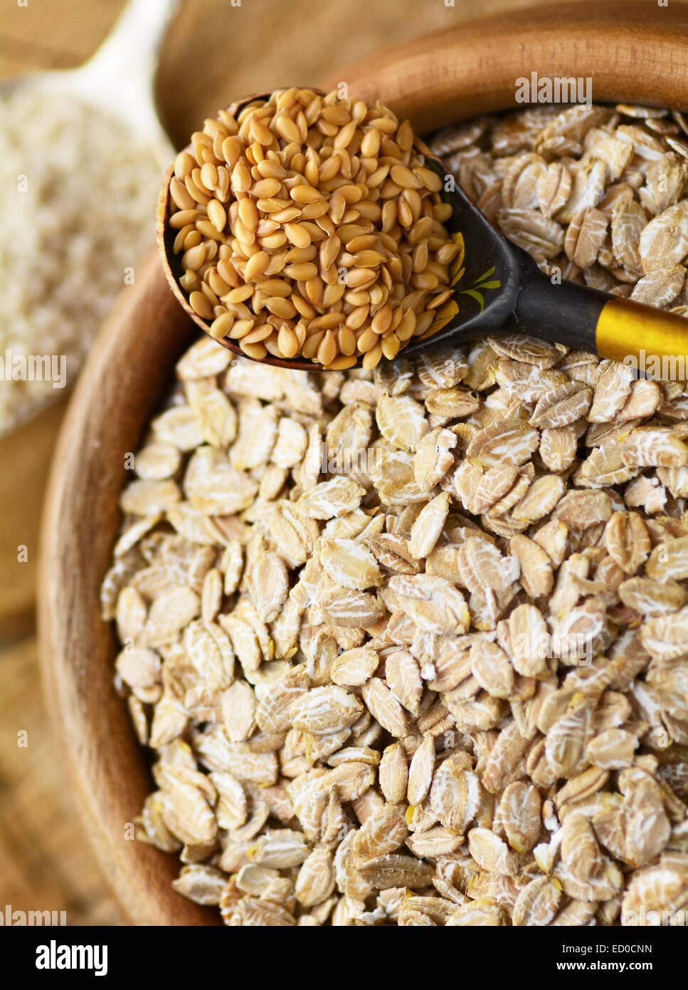 Bio Haferflocken und Leinsamen Stockfoto