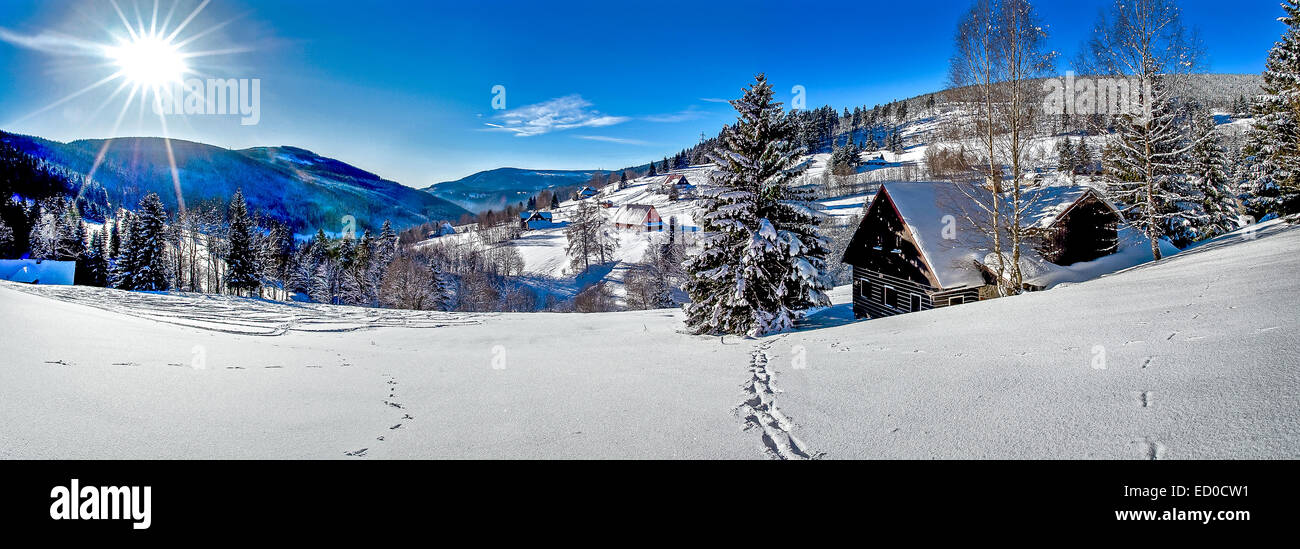 sonnigen Wintertag in Berglandschaft Stockfoto