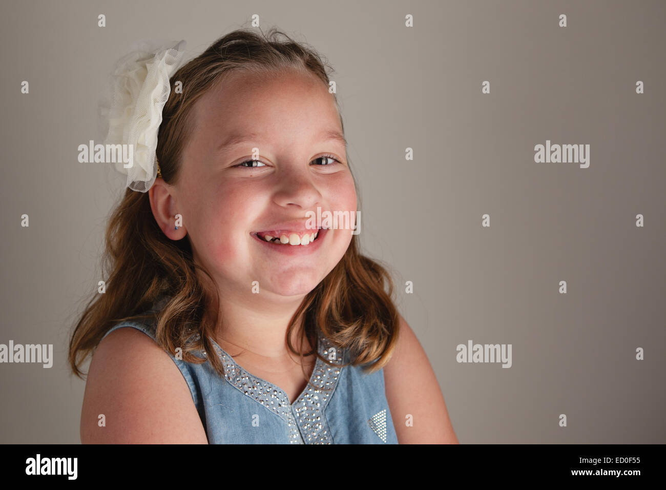 Lächelndes Mädchen (8-9) Stockfoto