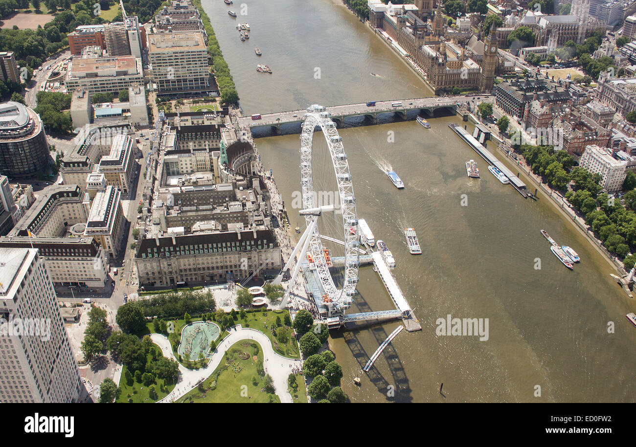 Vereinigtes Königreich, London, Luftaufnahme der Themse mit dem London Eye und Westminster Bridge Stockfoto
