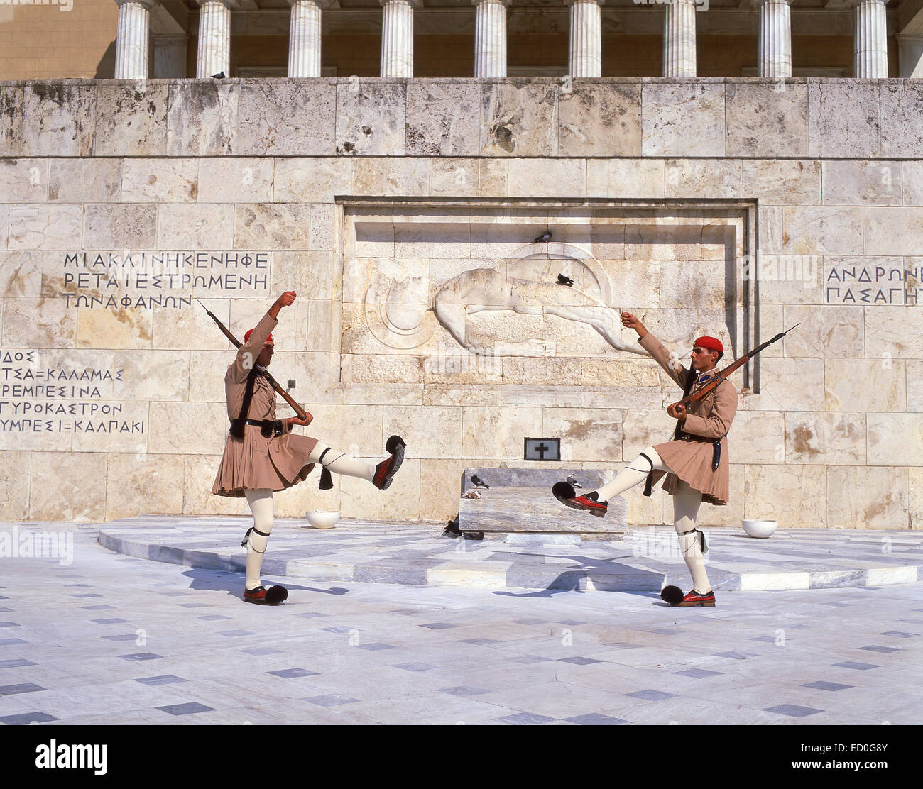 Die Wachablösung am Grab des unbekannten Soldaten, Syntagma-Platz, Athen, Zentrum von Athen, Attika Region, Griechenland Stockfoto