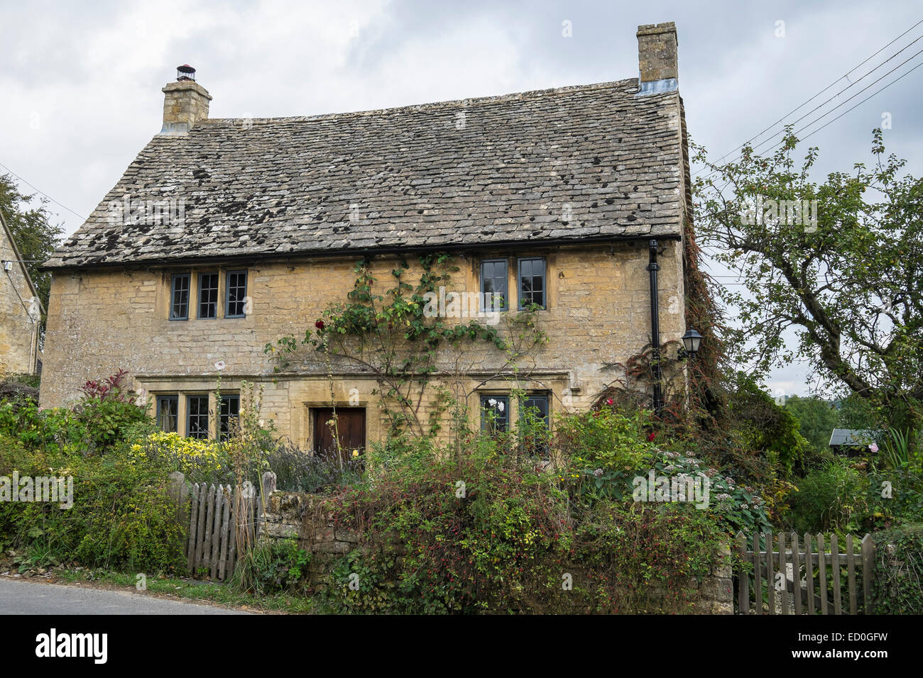 Altes Steinhaus ländlichen Dorf Guiting Power The Cotswolds Gloucestershire, England Stockfoto