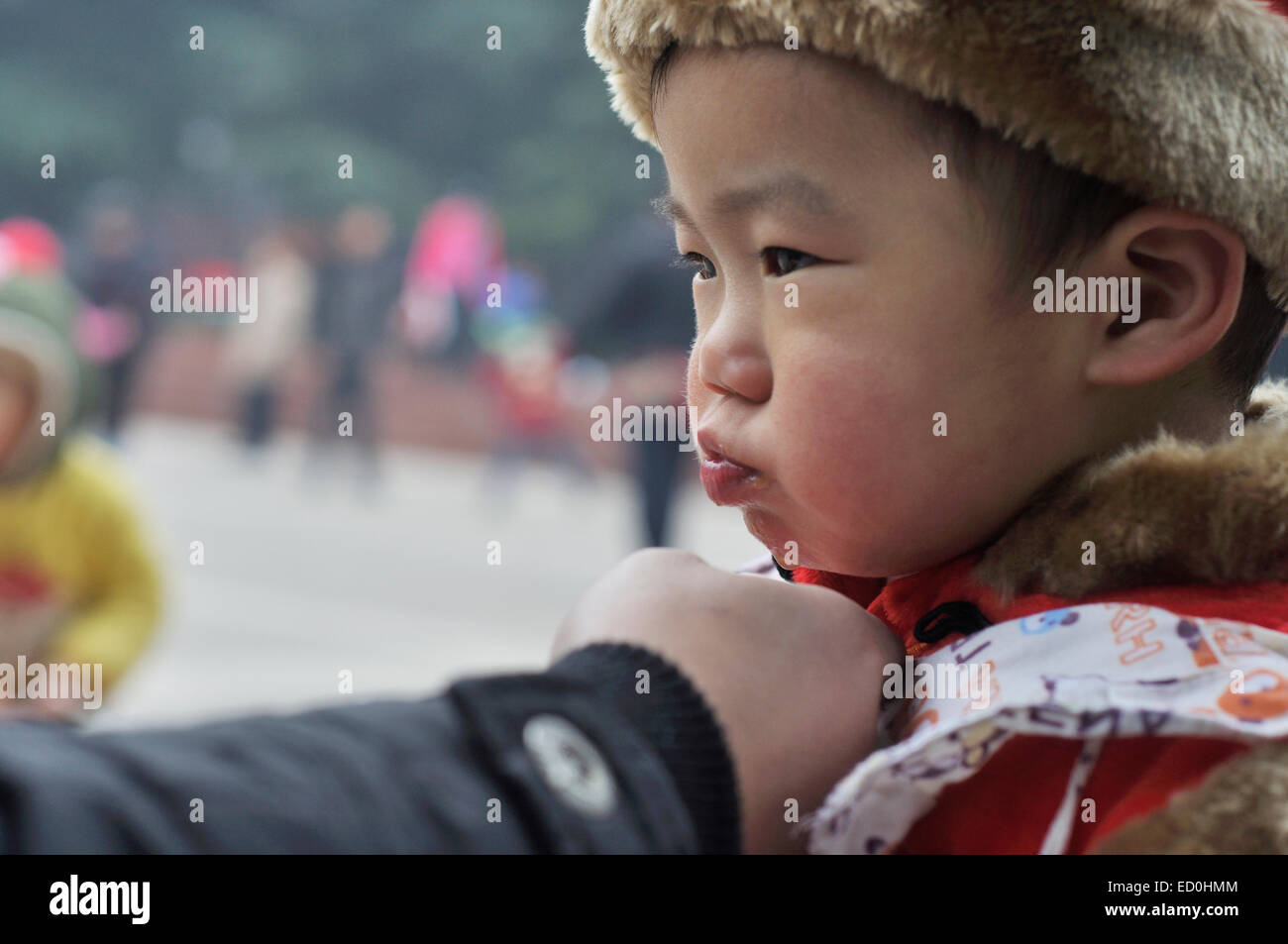 Niedlichen chinesischen Baby in traditioneller Tracht Stockfoto