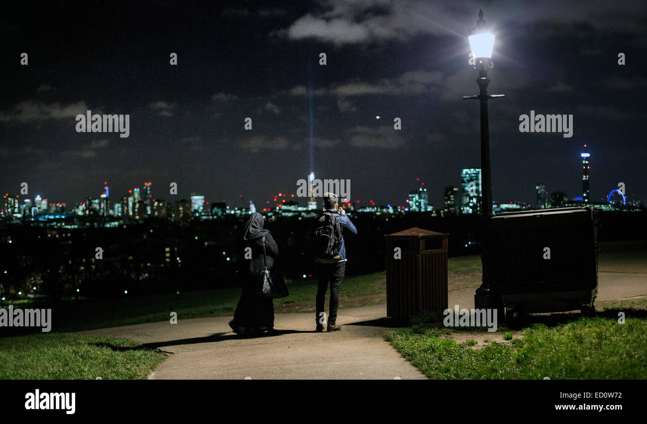 Skyline von London Nacht The Shard Lichtshow Stockfoto