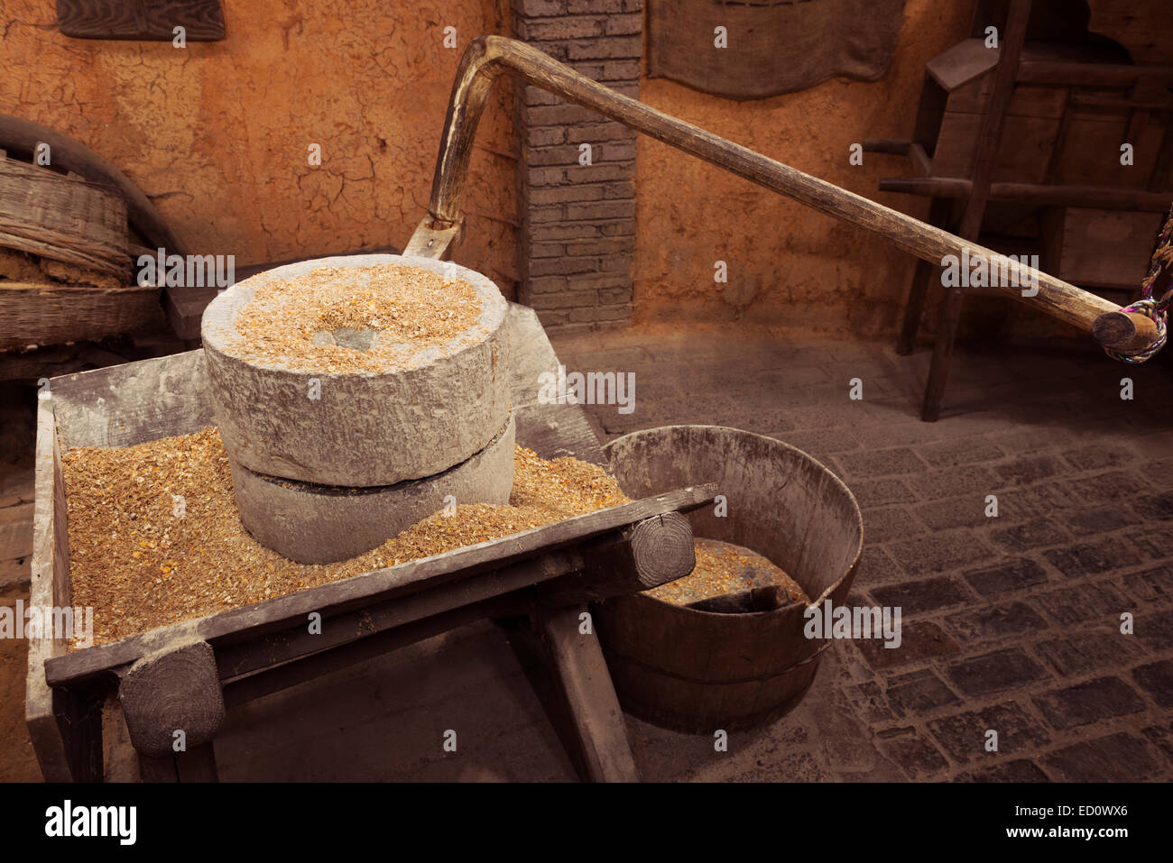 Getreidemühle alten Stein Getreidemühle in einem ländlichen Geschichtsmuseum in Zhangjiajie, Hunan, China Stockfoto