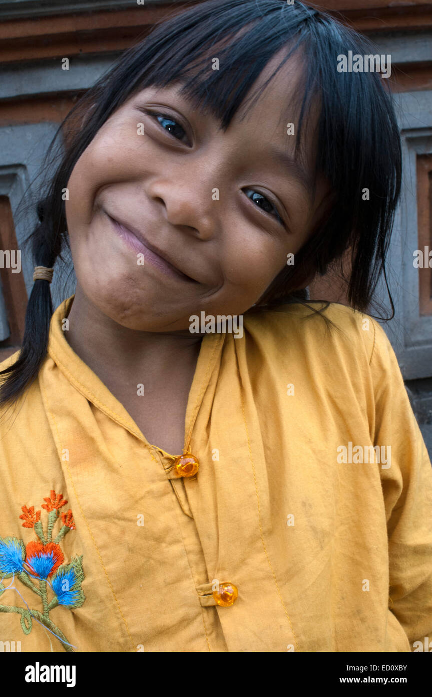 Mädchen Porträt in Ubud. Bali. Indonesien. Ubud ist eine Stadt auf der indonesischen Insel Bali in Ubud Bezirk, befindet sich unter den Reis p Stockfoto