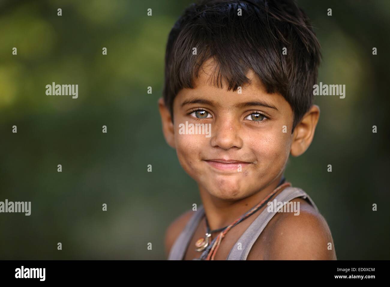 Indischer Junge mit schönen grünen Augen Rajasthan Indien Stockfoto