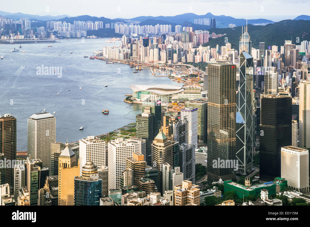 Blick auf Hongkong Victoria Harbour, mit Wolkenkratzern. Stockfoto