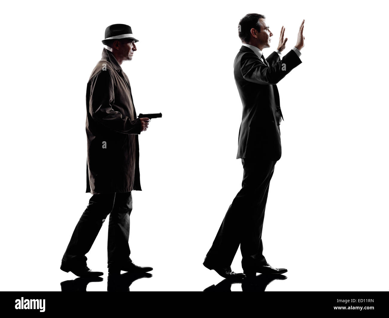 ein Detektiv Mann strafrechtlichen Ermittlungen untersucht Verbrechen in der Silhouette auf weißem Hintergrund Stockfoto