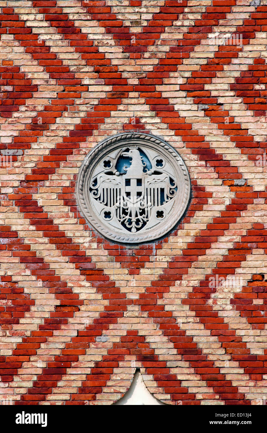 "Detail" aus dem Gebäude der Präfektur Dodekanes im modernen Teil der Stadt Rhodos, Rhodos, Griechenland. Stockfoto
