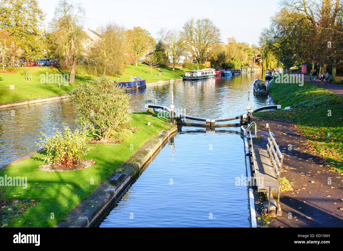 Hausboote auf dem Fluss Cam im Herbst, Cambridge Cambridgeshire England Vereinigtes Königreich Großbritannien Stockfoto