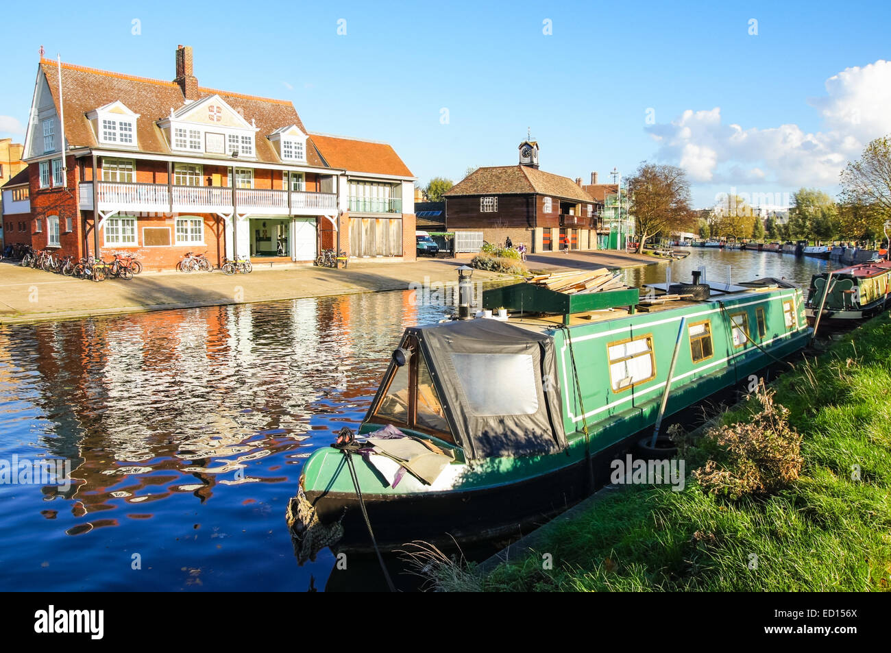 Hausboote auf dem Fluss Cam im Herbst, Cambridge Cambridgeshire England Vereinigtes Königreich Großbritannien Stockfoto