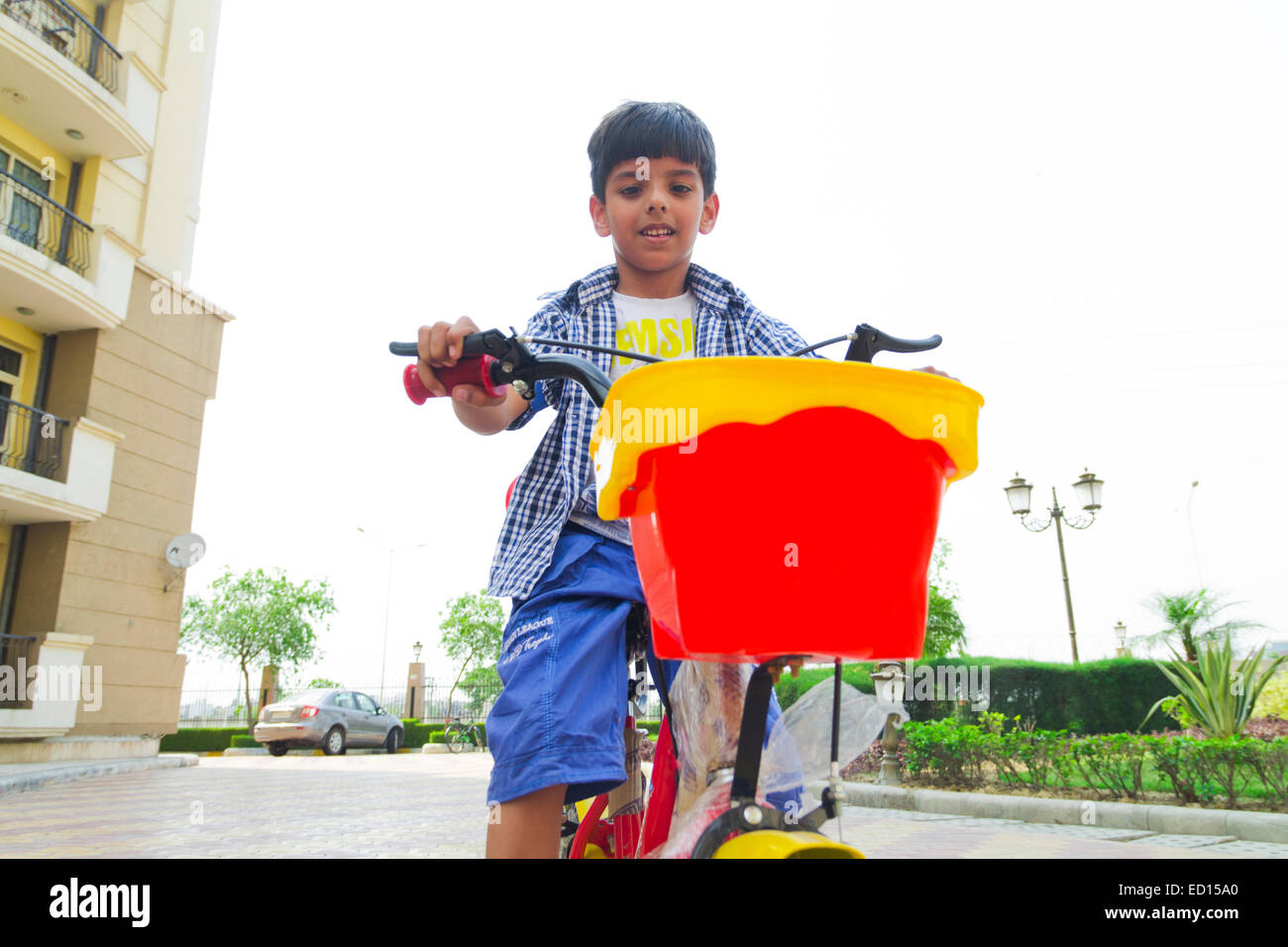 indisches Kind Zyklus reiten Stockfoto