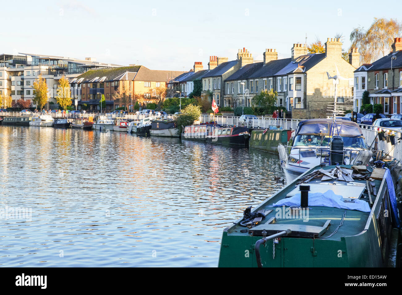 Hausboote auf dem Fluss Cam im Herbst, Cambridge Cambridgeshire England Vereinigtes Königreich Großbritannien Stockfoto