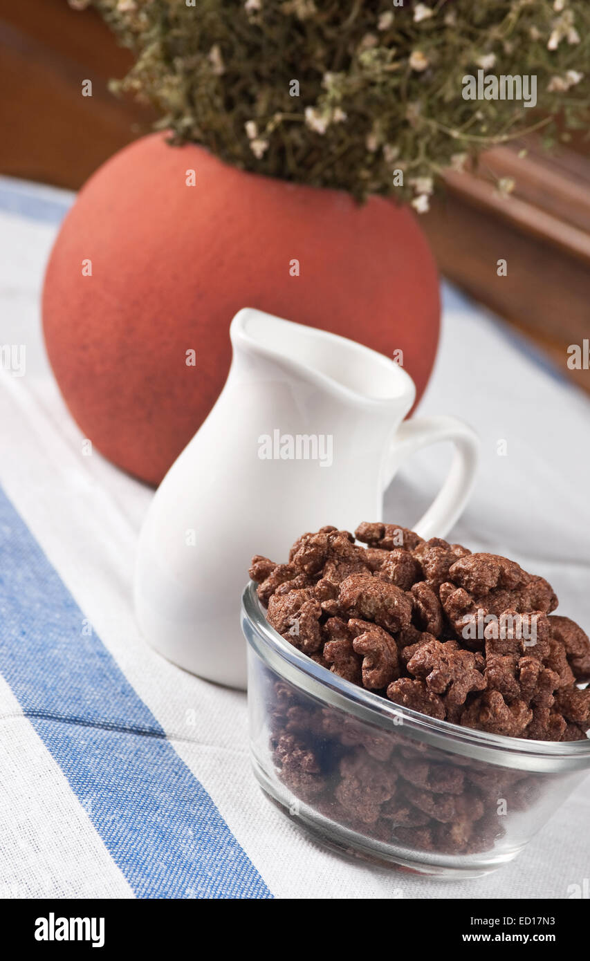 Schokolade Flocken auf dem Tisch, Stillleben Stockfoto