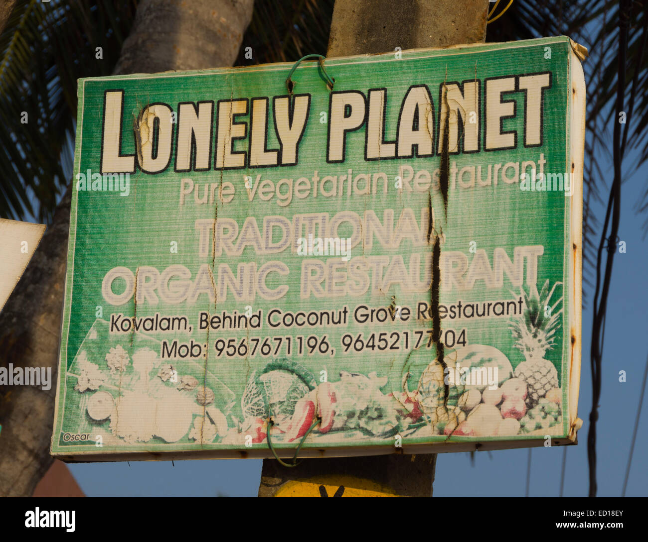 Kerala, Indien - Kovalam. Lighthouse Beach. Lonely Planet alte Restaurant Zeichen. Stockfoto