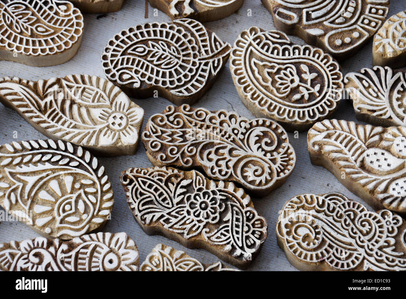 Geschnitzte Holz Henna Briefmarken zum Verkauf auf Markt, Ahmedabad, Gujarat, Indien Stockfoto