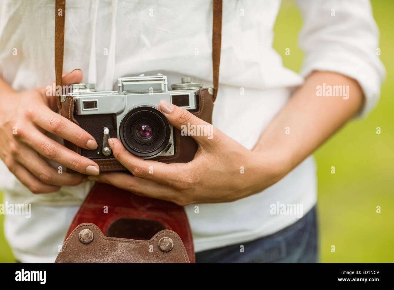Innenfeldes Frau mit Vintage-Kamera Stockfoto Innenfeldes Frau mit Vintage-Kamera Stockfoto