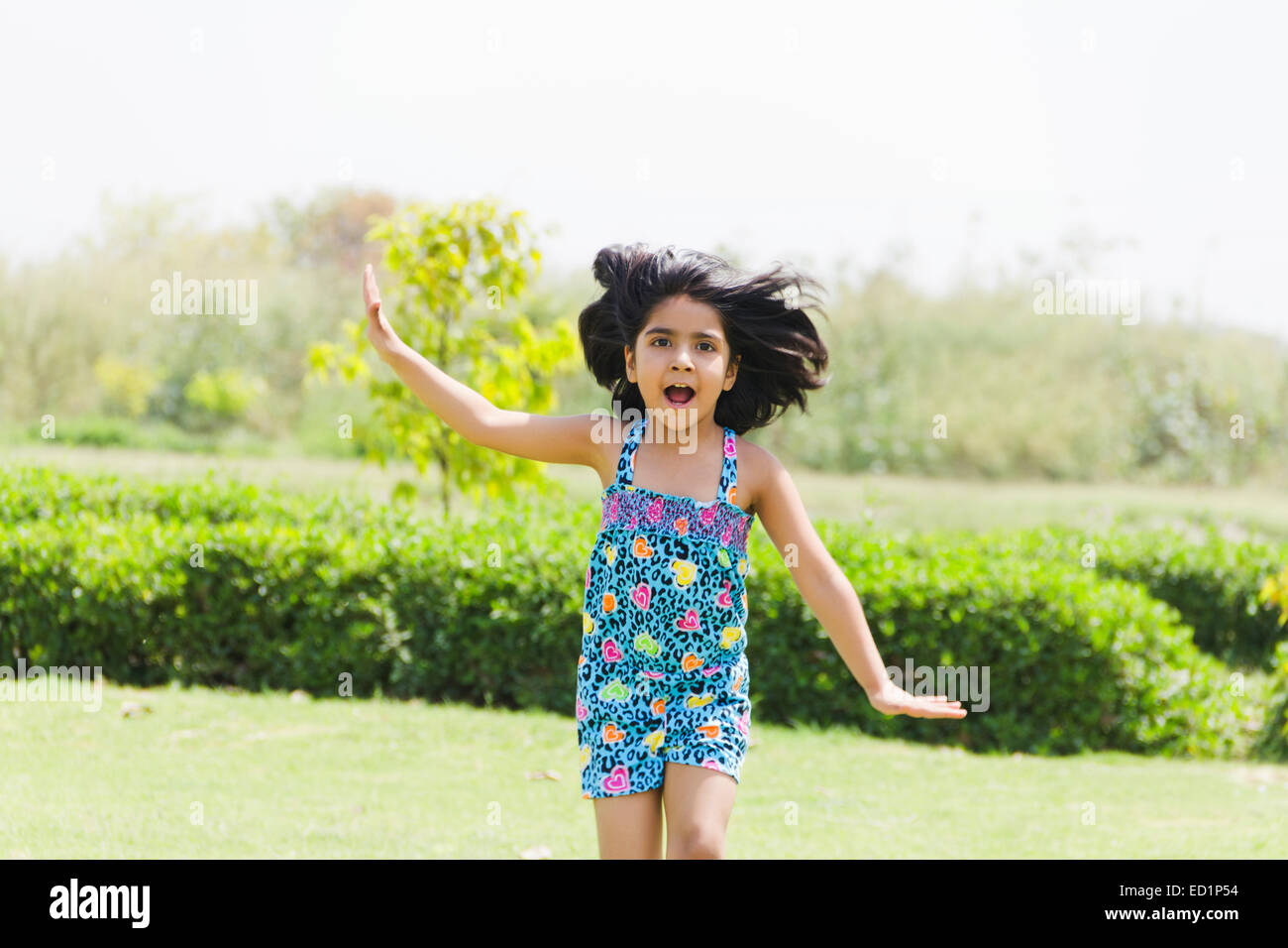 1 Indianer schönes Kind Mädchen Park Spaß Stockfoto