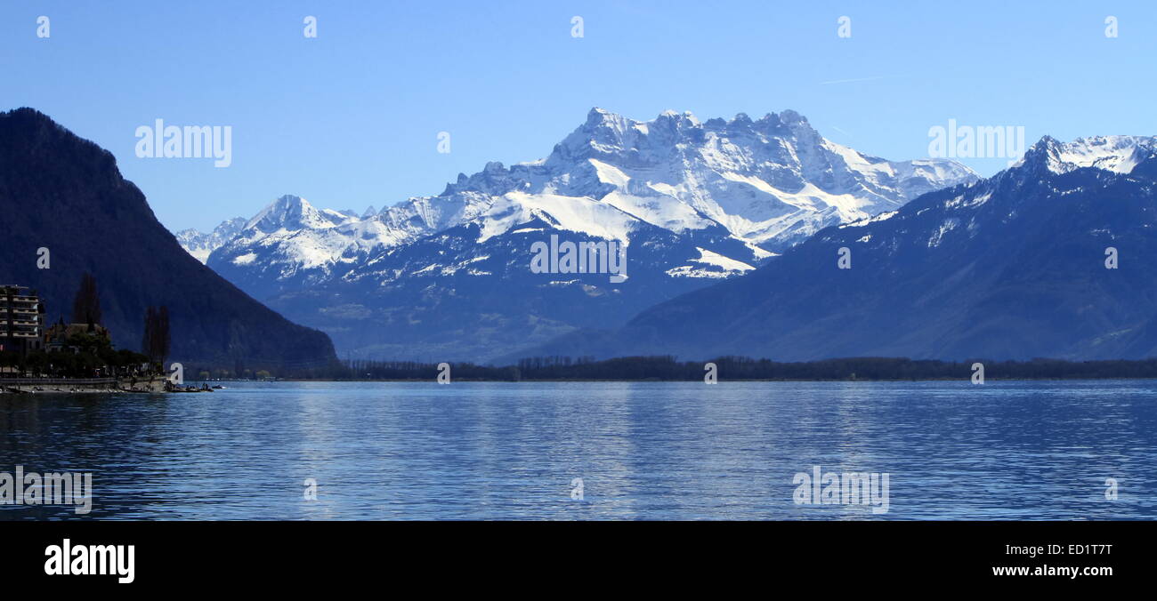 Blick auf Aravis Gebirge vom Genfersee, Montreux, Schweiz Stockfoto