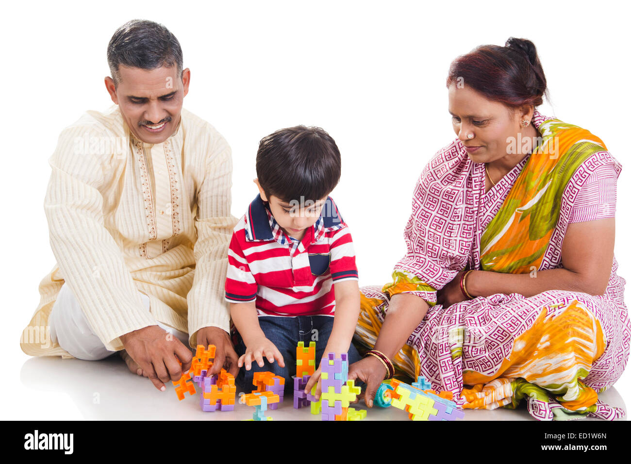 indische Eltern und Enkel spielen Spielzeug Stockfoto