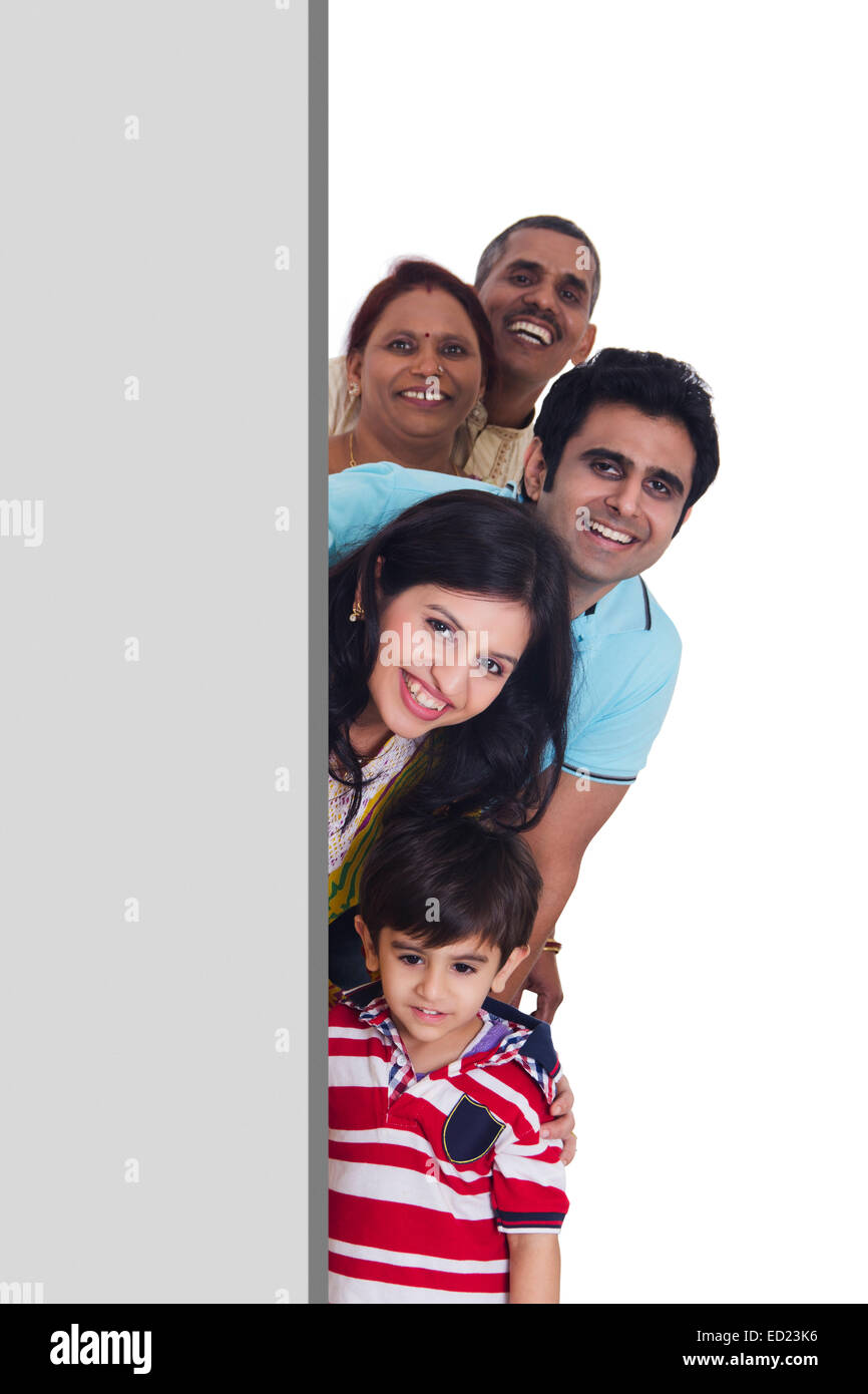 Genießen Sie indische gemeinsame Familiengruppe Stockfoto