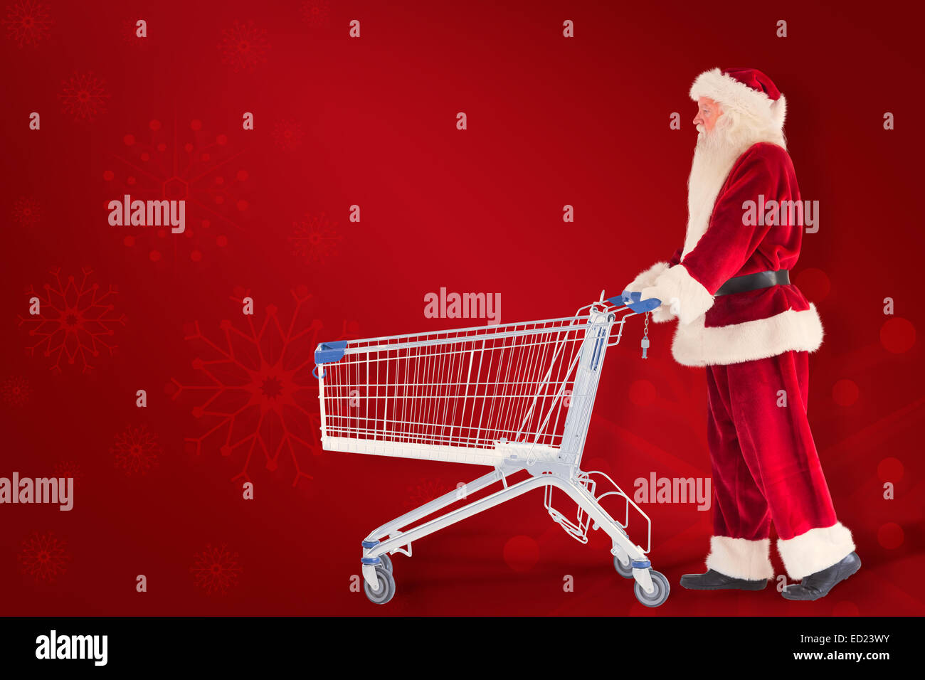Zusammengesetztes Bild von Santa schiebt einen Einkaufswagen Stockfoto