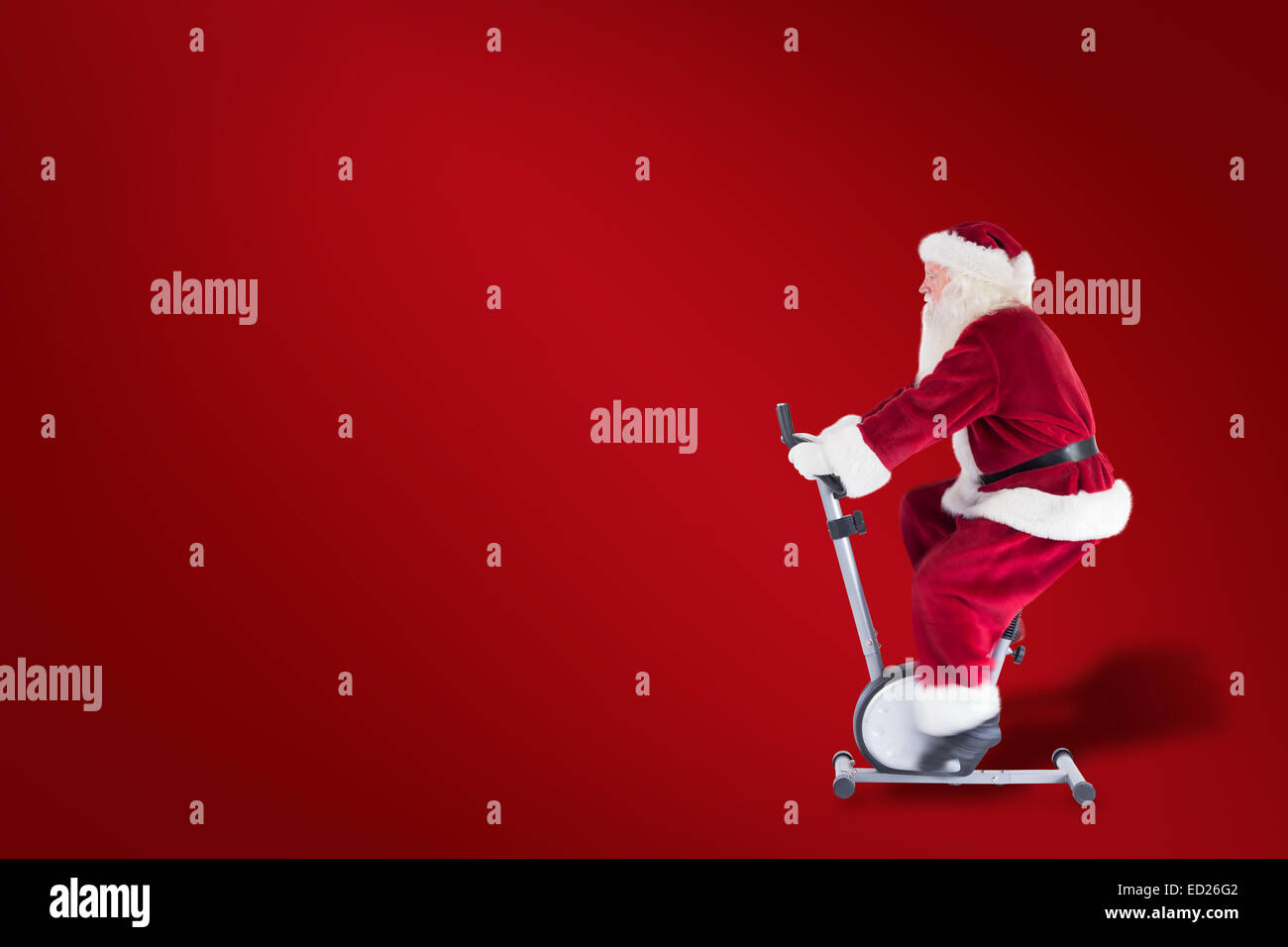 Zusammengesetztes Bild von Santa nutzt ein Hometrainer Stockfoto