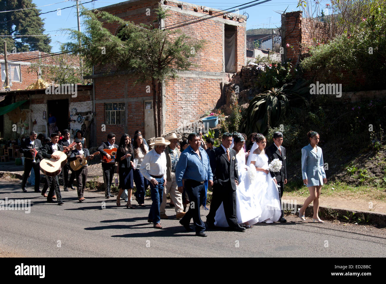 Eine Hochzeit Prozession in Tzintzuntzan, Michoacan, Mexiko Stockfoto