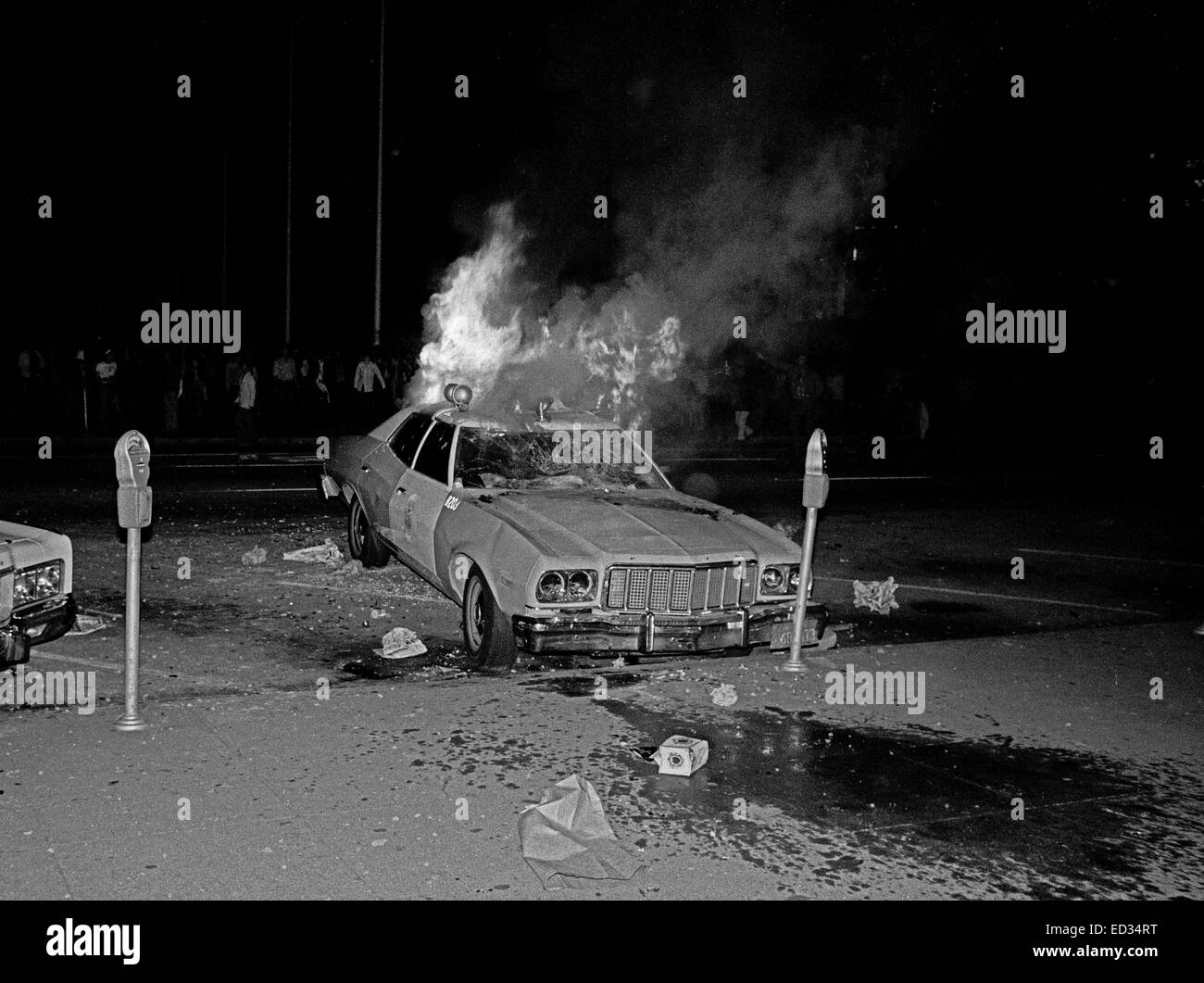 Brennendes Polizeiauto, Aufruhr in der Weißen Nacht wegen Mordes an Harvey-Milch in San Francisco, 1979 Stockfoto