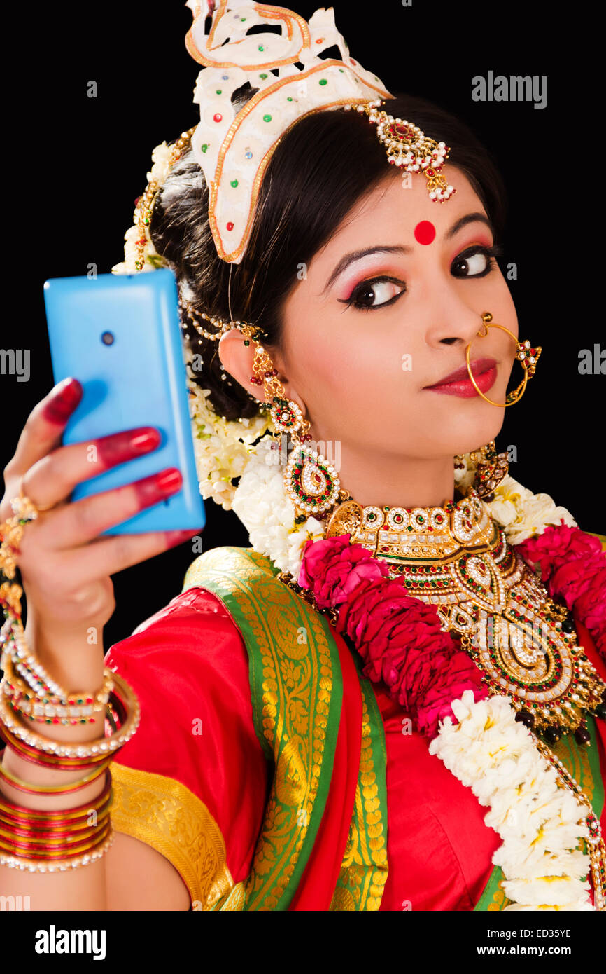 1 Bengali Braut Dame Hochzeit Telefon selfie Stockfoto