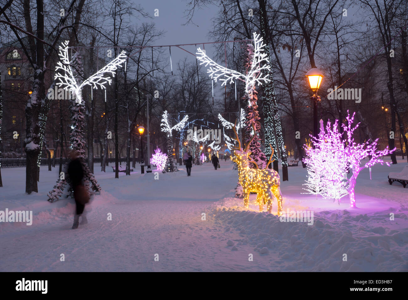 Moskau, Russland. 25. Dezember 2014. Weihnachtsbeleuchtung am Twerskoj Bulvar, Moskau, Russland-Credit: Elkhan Mamedov/Alamy Live News Stockfoto