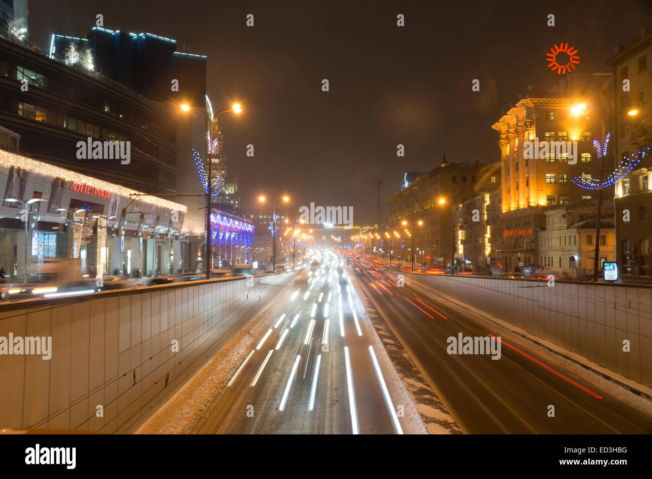 Moskau, Russland. 25. Dezember 2014. Heftige Schneefälle in Moskau verursacht massiven Verkehr Marmeladen. Bildnachweis: Elkhan Mamedov/Alamy Live-Nachrichten Stockfoto