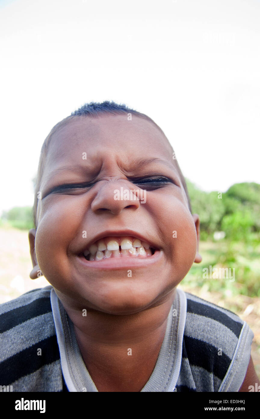 1 indische ländliche Kind Jungen Spaß Stockfoto