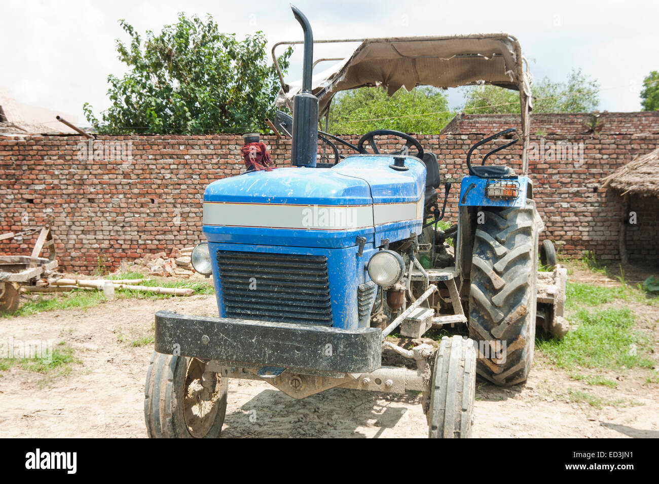indische ländlichen Dorf Traktor niemand Stockfoto
